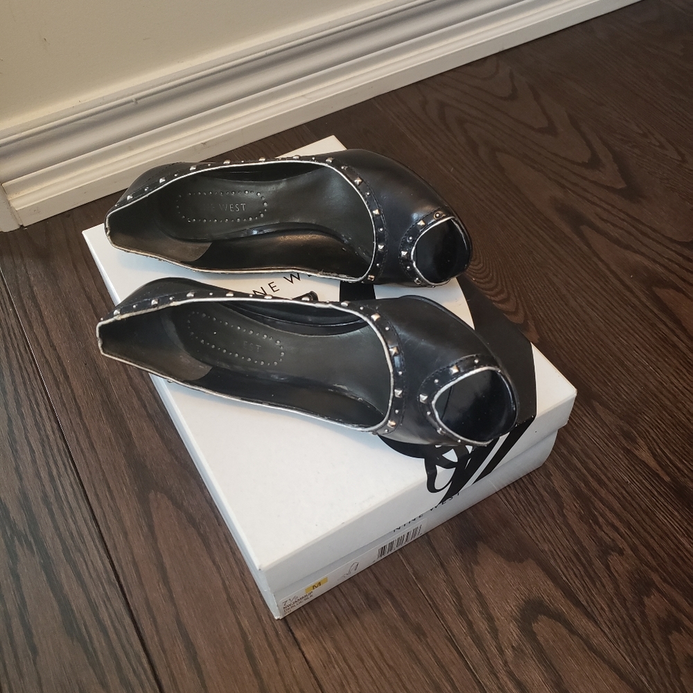 Shoes - Picture 3 of 5